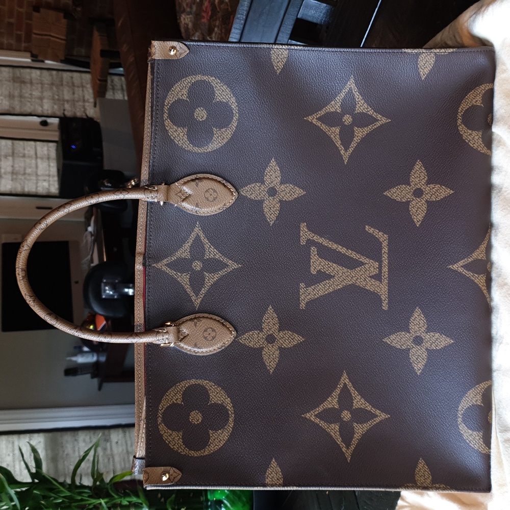 Louis vuitton onthego GM bag.